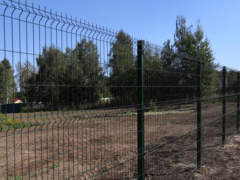 Забор из секционных панелей